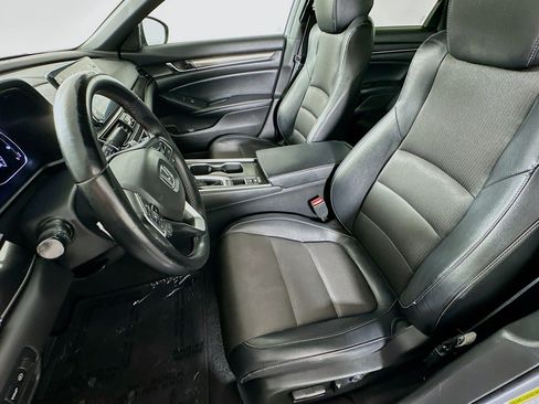 Used 2018 Honda Accord Sport image 18