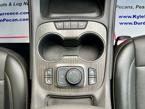 Used 2023 GMC Acadia SLT image 32