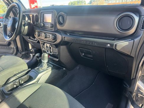 Used 2018 Jeep Wrangler Unlimited Sport S image 33