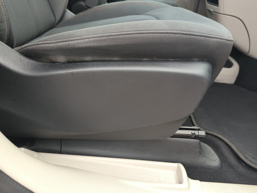 Used 2018 Chrysler Pacifica L FWD image 34