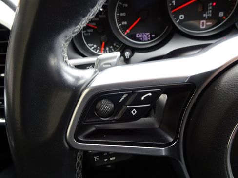 Used 2017 Porsche Cayenne Platinum Edition image 18