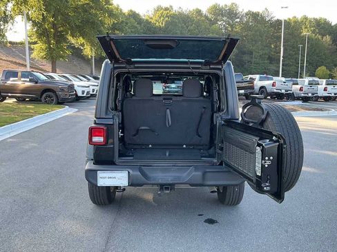 Used 2022 Jeep Wrangler Sport AWD/4WD image 26