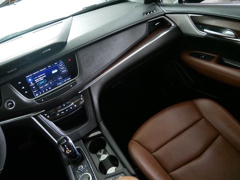 Used 2023 Cadillac XT5 Premium Luxury w/ Technology Package AWD/4WD image 11