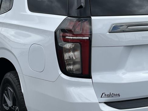 Used 2022 Chevrolet Tahoe Z71 w/ Luxury Package AWD/4WD image 5