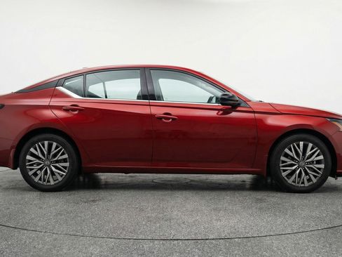 Used 2025 Nissan Altima 2.5 SV image 11