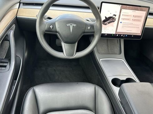 Used 2023 Tesla Model 3 Standard Range image 8