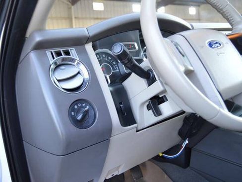 Used 2010 Ford Expedition XLT AWD/4WD image 23