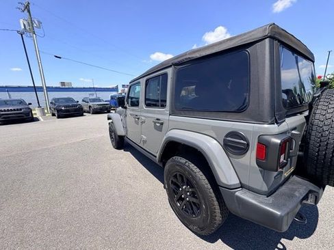Used 2023 Jeep Wrangler Unlimited Sport AWD/4WD image 3