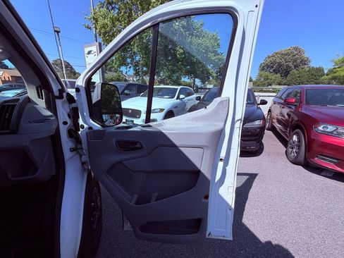 Used 2015 Ford Transit 250 130 Low Roof w/ Exterior Upgrade Package RWD image 39