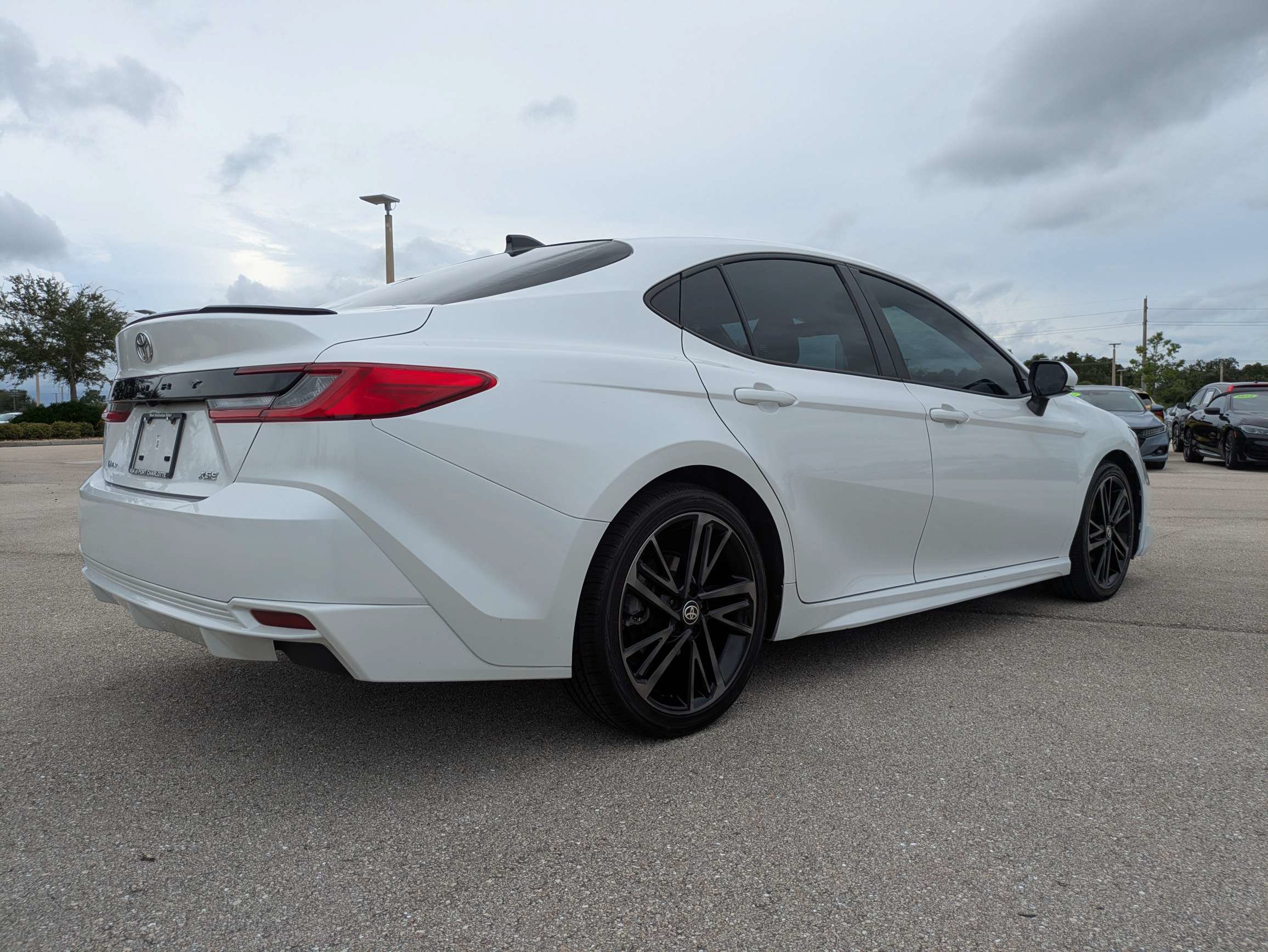 Used 2025 Toyota Camry XSE FWD image 4