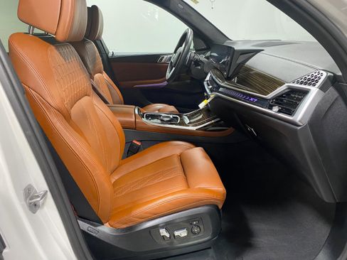 Used 2025 BMW X7 xDrive40i w/ M Sport Package image 13