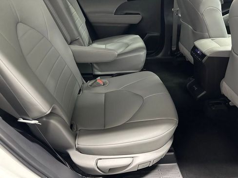 Used 2025 Toyota Highlander XLE image 58