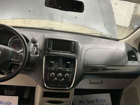 Used 2019 Dodge Grand Caravan SE w/ UConnect Hands-Free Group image 13