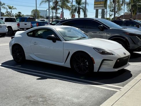 Certified 2024 Toyota GR86 Premium image 1