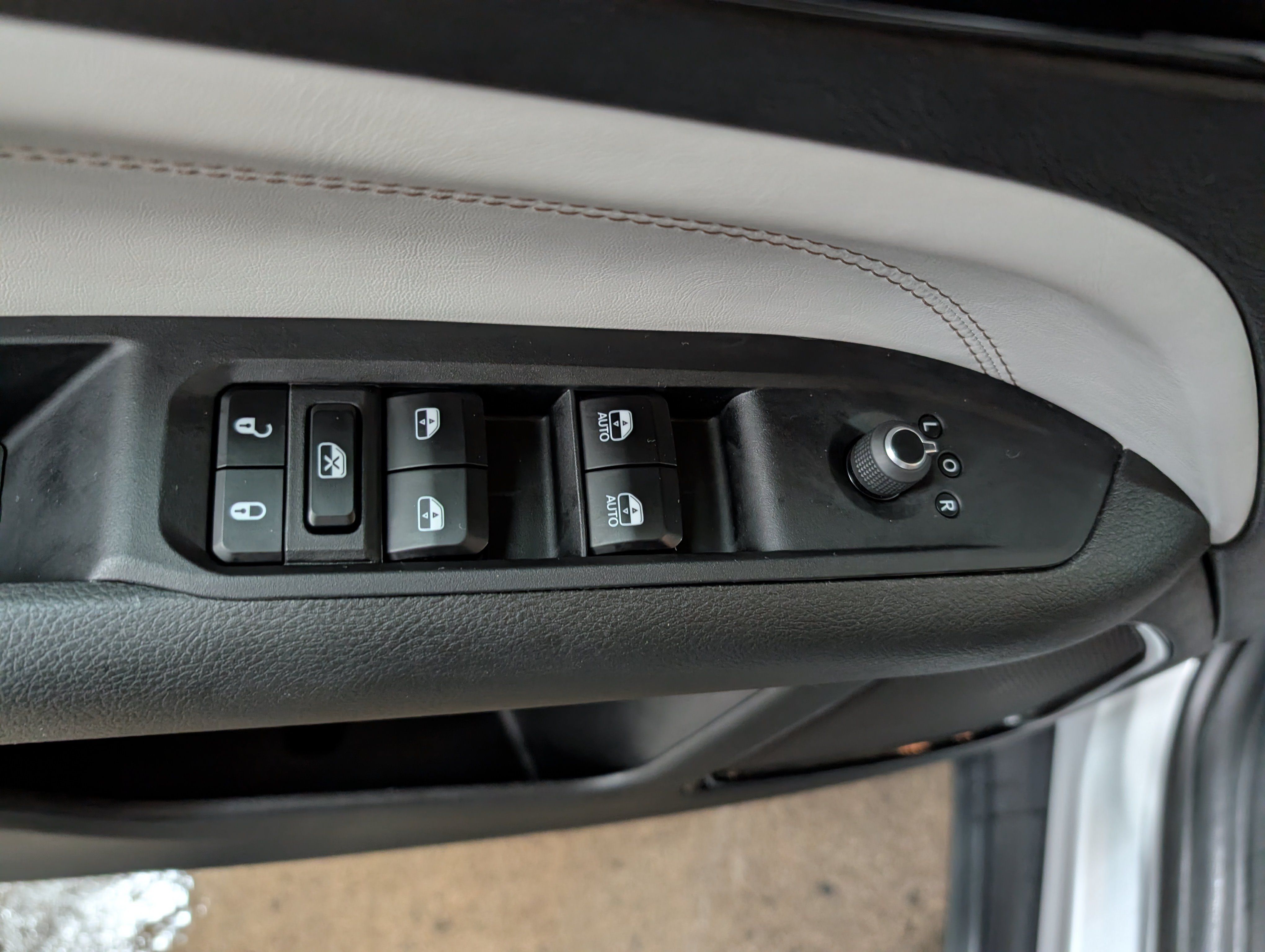Used 2024 Jeep Compass Limited AWD/4WD image 21