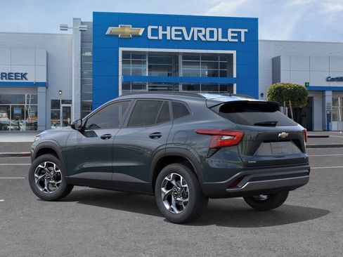 New 2026 Chevrolet Trax LT w/ Driver Confidence Package FWD image 5