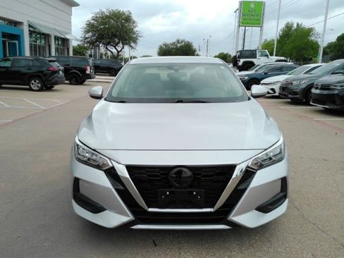 Used 2021 Nissan Sentra SV FWD image 2