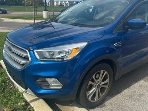 Used 2017 Ford Escape SE w/ SE Cold Weather Package FWD image 1
