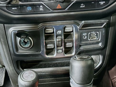 Used 2023 Jeep Wrangler Unlimited Sahara w/ Cold Weather Group AWD/4WD image 25