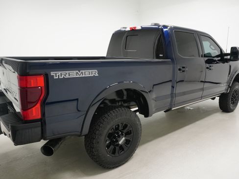 Used 2022 Ford F250 Lariat w/ Tremor Off-Road Package AWD/4WD image 3