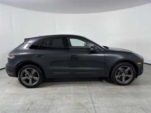 Certified 2025 Porsche Macan image 8