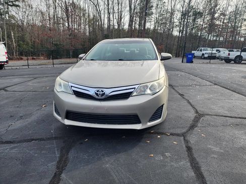 Used 2013 Toyota Camry LE image 2
