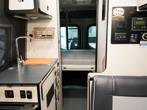 Used 2021 Mercedes-Benz Sprinter 2500 image 17