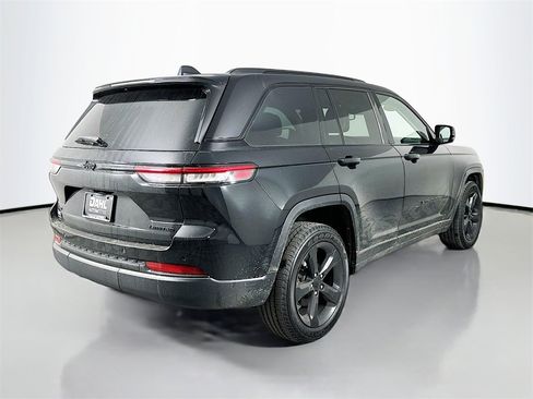 Used 2024 Jeep Grand Cherokee Limited w/ Black Appearance Package image 7