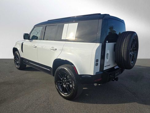 New 2026 Land Rover Defender 110 X-Dynamic SE image 2