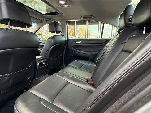 Used 2011 Hyundai Genesis 4.6 image 18
