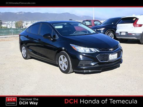 Used 2017 Chevrolet Cruze LS FWD image 3