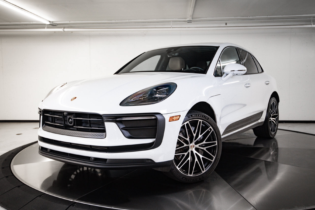 Certified 2023 Porsche Macan AWD/4WD image 1