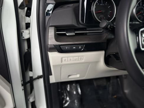 Used 2024 Kia Carnival EX FWD image 26