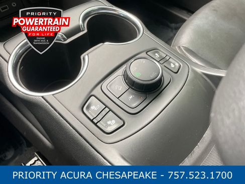 Used 2023 GMC Terrain SLT AWD/4WD image 18