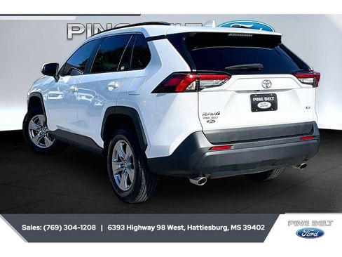 Used 2024 Toyota RAV4 XLE FWD image 2
