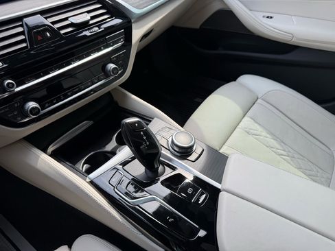 Used 2022 BMW 540i xDrive w/ M Sport Package image 13