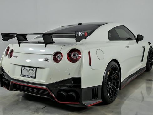 Used 2020 Nissan GT-R NISMO AWD/4WD image 12