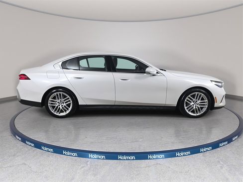 Used 2025 BMW 530i xDrive w/ Premium Package image 5