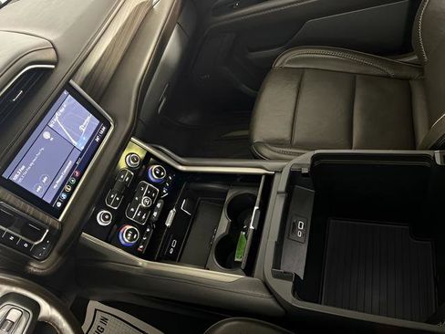 Used 2021 GMC Yukon Denali w/ Denali Premium Package image 29