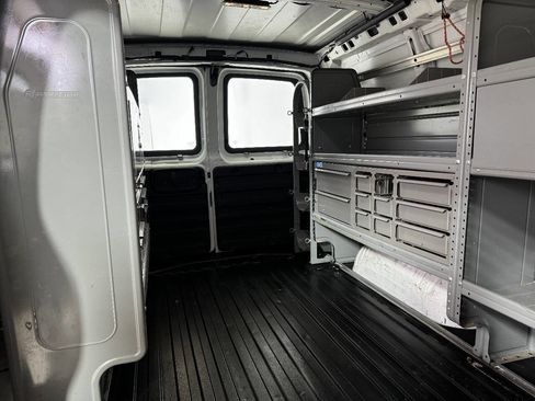 Used 2017 GMC Savana 2500 image 50