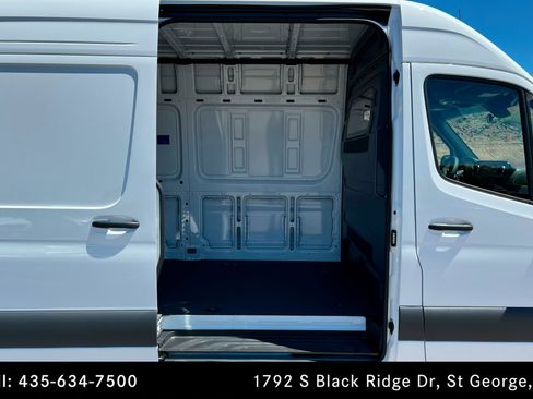 Used 2025 Mercedes-Benz Sprinter 2500 image 17