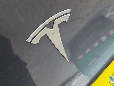 Used 2023 Tesla Model Y Long Range image 30