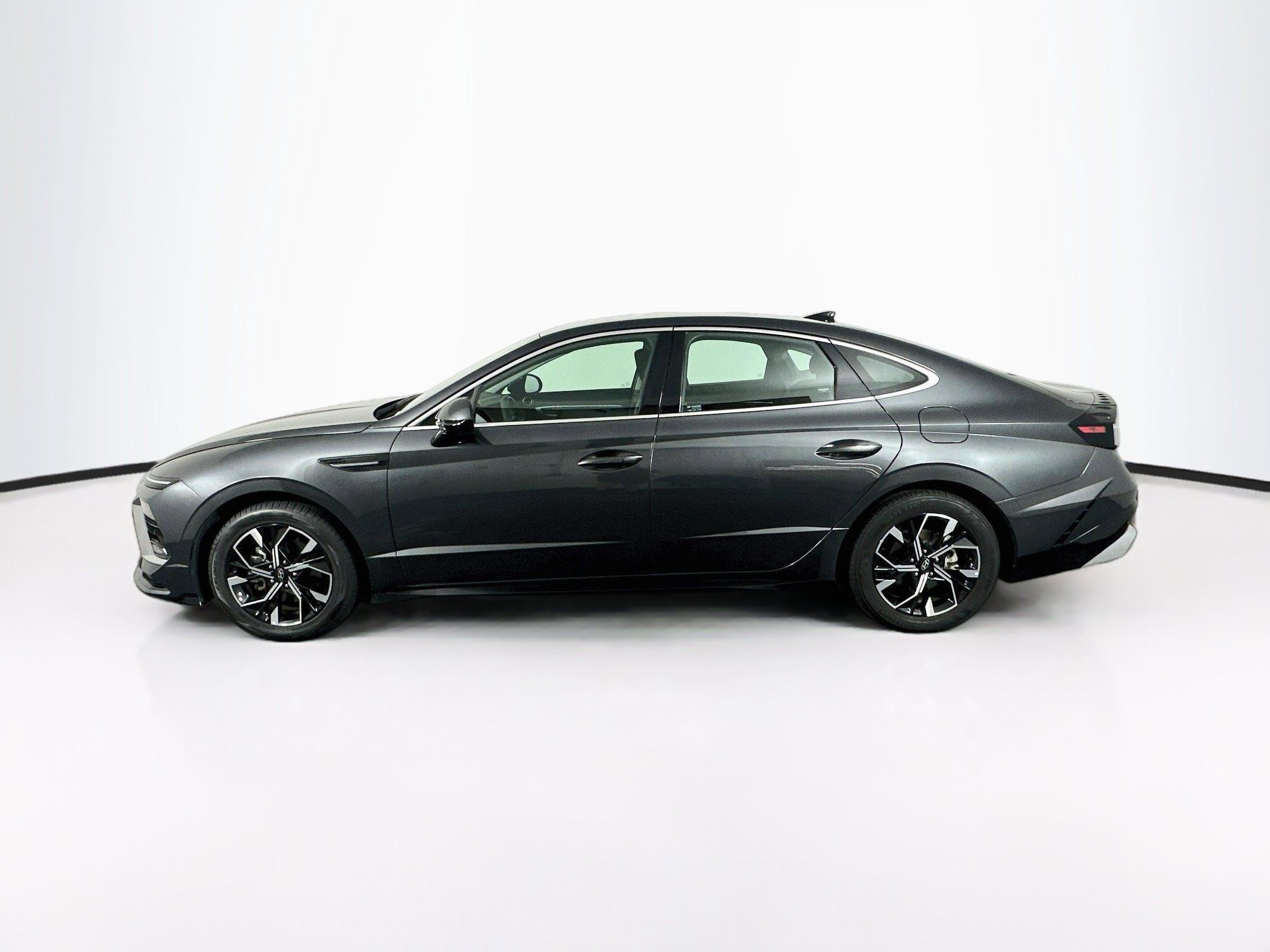 Used 2025 Hyundai Sonata SEL FWD image 4