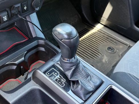 Used 2020 Toyota Tacoma TRD Off-Road w/ Technology Package AWD/4WD image 8