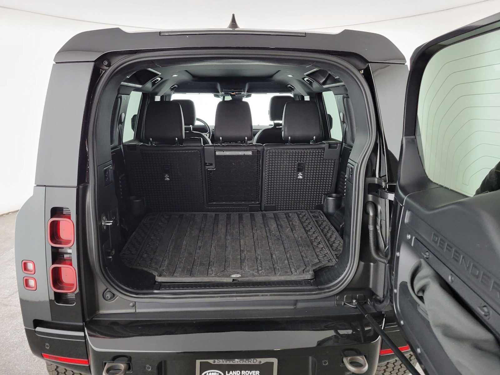 Used 2023 Land Rover Defender 110 X-Dynamic SE AWD/4WD image 14