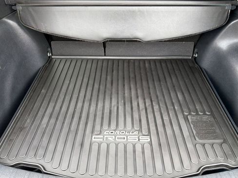 Used 2022 Toyota Corolla Cross XLE image 15