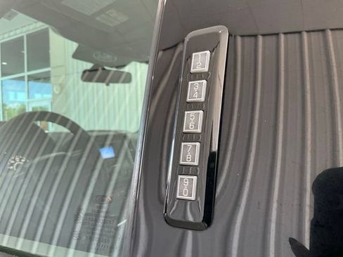 Used 2018 Ford F150 XLT RWD image 2