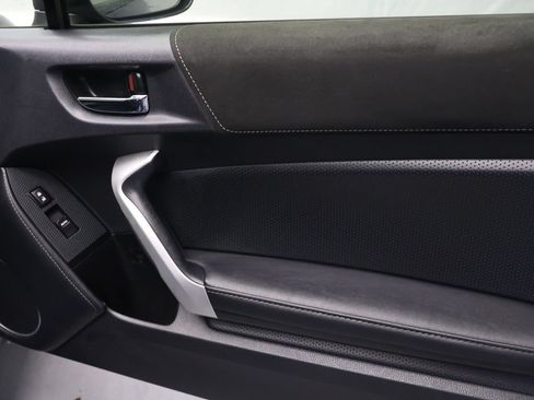 Used 2017 Toyota 86 RWD image 12