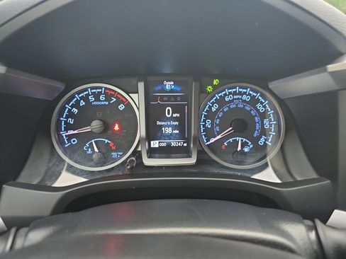 Used 2023 Toyota Tacoma SR5 w/ Technology Package RWD image 19
