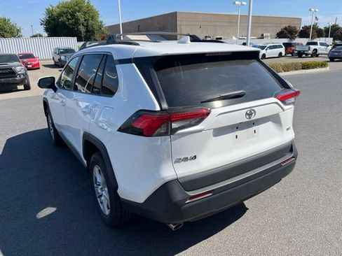 Used 2021 Toyota RAV4 XLE FWD image 5